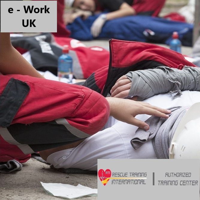 e - First Aid at Work UK (Περιλαμβάνει απινιδωτή)